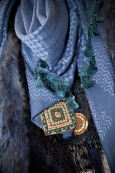 blauer Schal von Izuskan bei Mode mit Stil