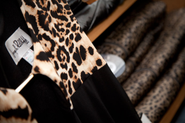 schwarzes Kleid mit Leopardenprint Ribkoff