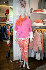 Damen Outfit in pink und orange