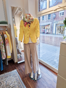 Modewinterfarben wollweiss und grau